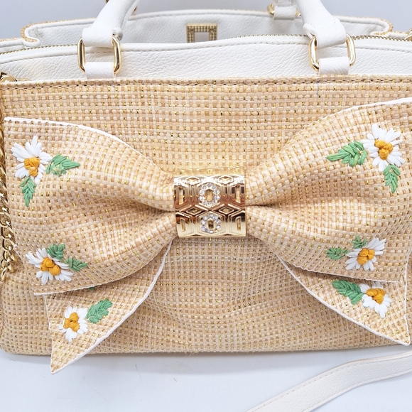 Betsey Johnson Daisy'd & Confused Satchel Purse - Picture 2 of 6
